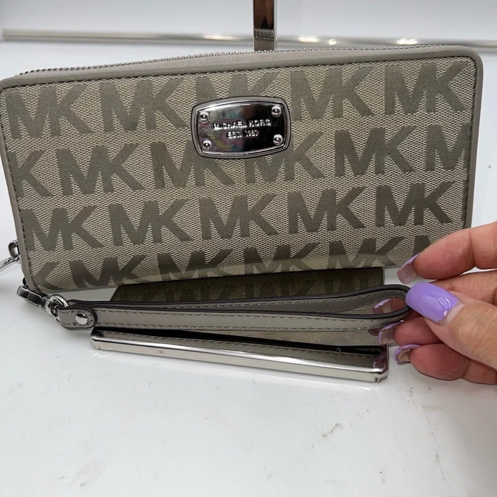 Michael Kors Signature Zip Around Wallet/Wristlet